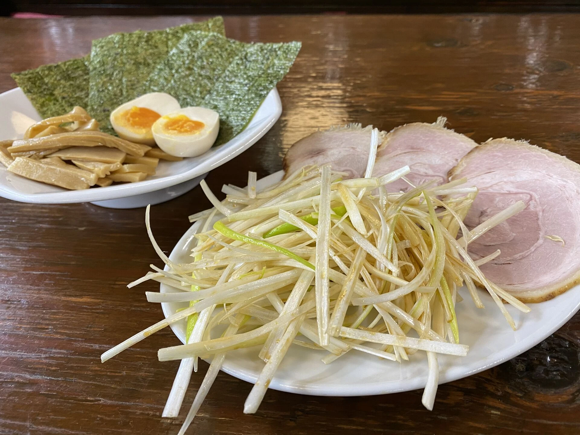 幅広いニーズにお応えすべく、ボリューム満点の中華料理を15種類以上並べています。